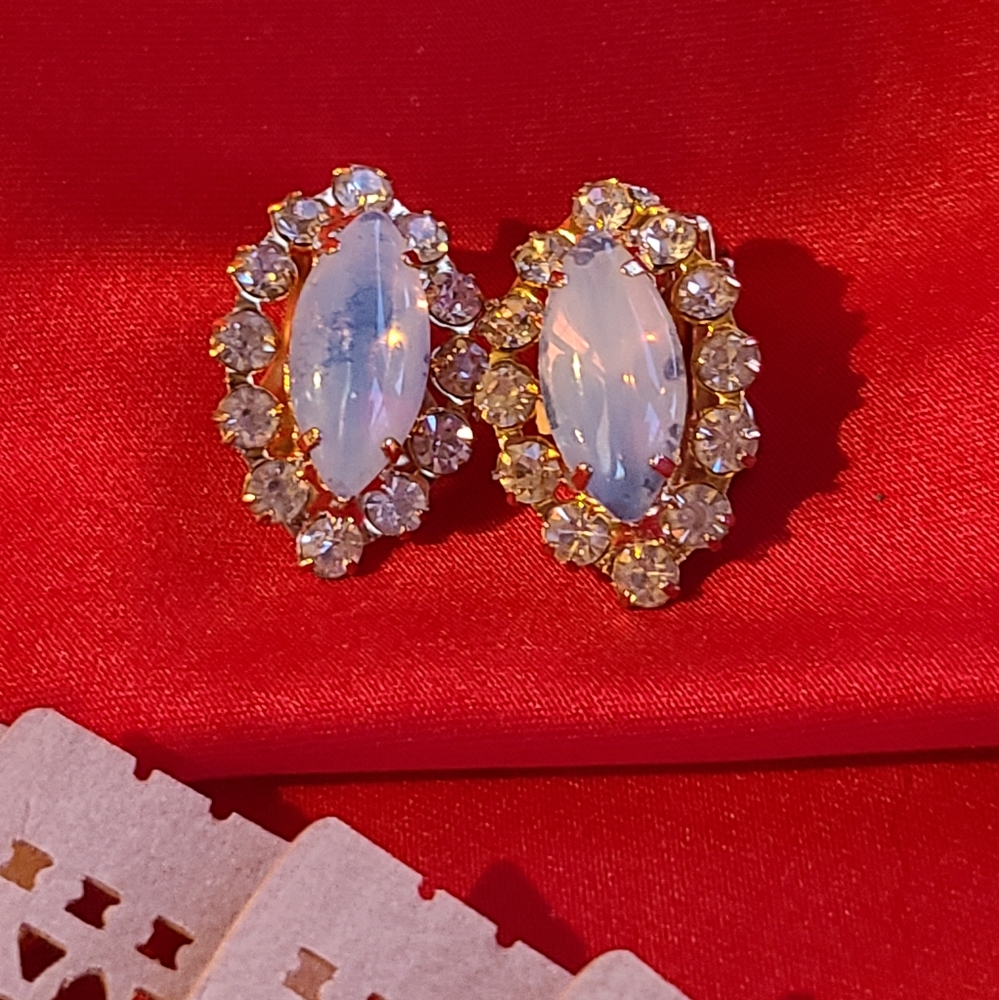 Clip On Earrings Blue Smoke Color/Gold